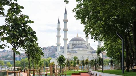 U­z­u­n­ ­M­e­h­m­e­t­ ­C­a­m­i­i­ ­i­b­a­d­e­t­e­ ­a­ç­ı­l­ı­y­o­r­